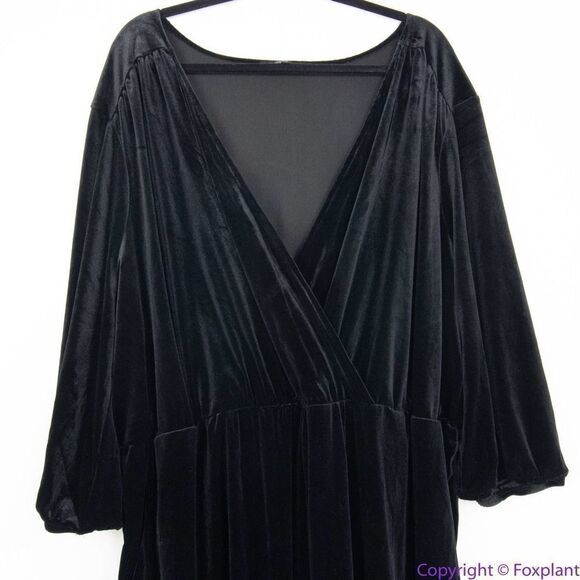 NEW Eloquii black Relaxed Velvet Jumpsuit with pockets, 26/28 - Picture 4 of 16